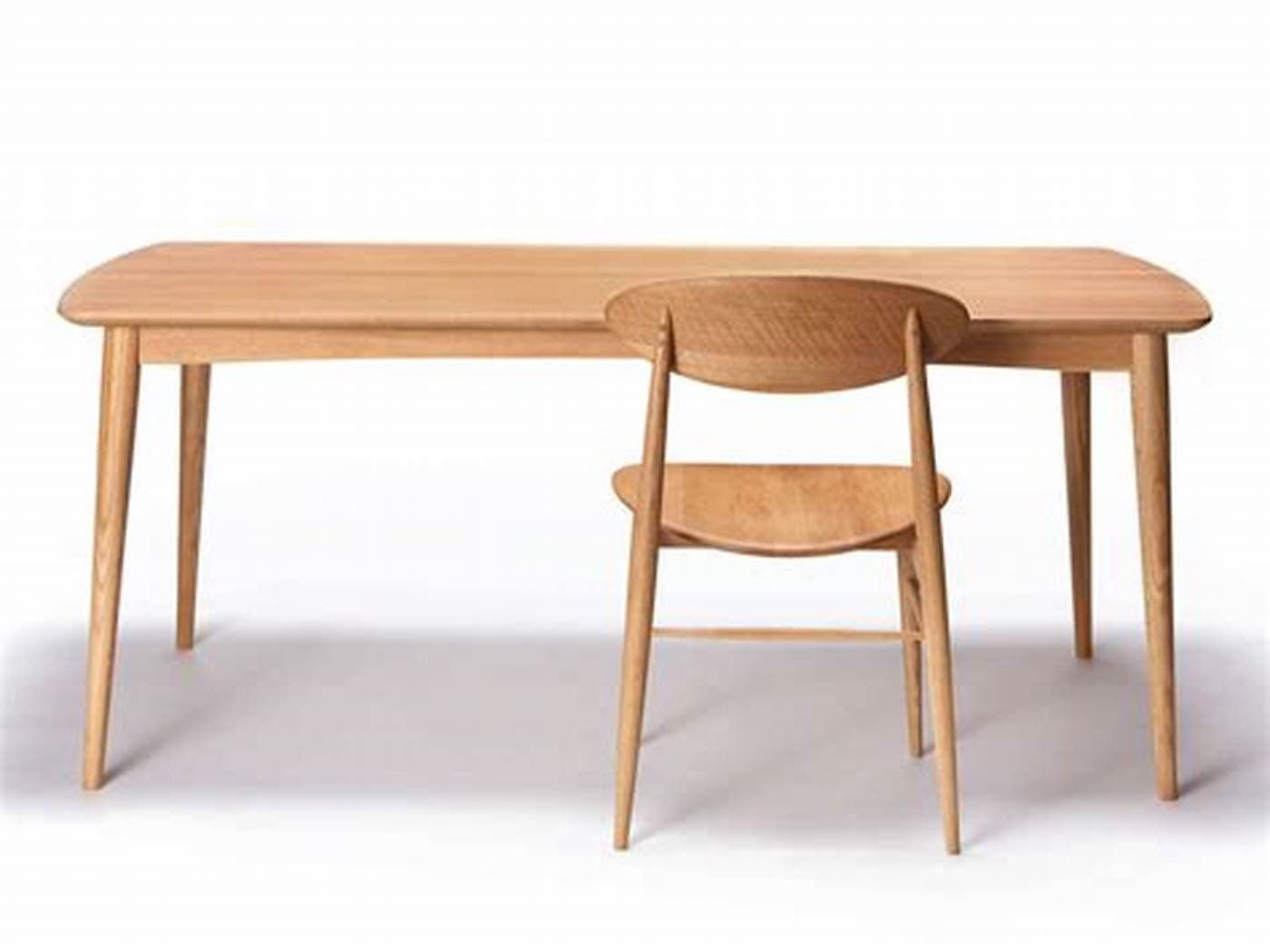 herfa Oak Dining Table